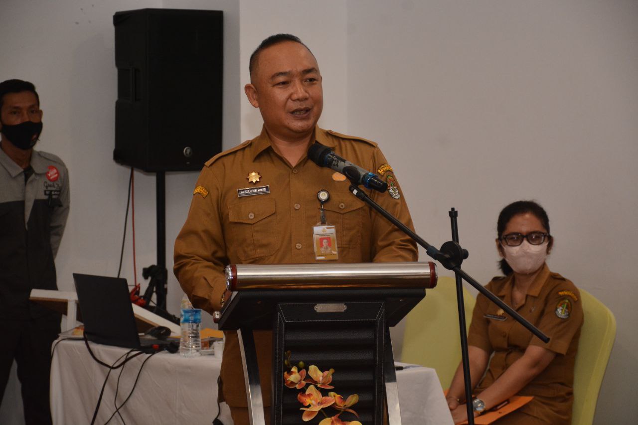 Wakil Bupati Ketapang melalui Sekretaris Daerah Alexander Wilyo, S.STP.,M.Si membuka Resmi Kegiatan Training Peningkatan Budaya Kerja Pejabat Pimpinan Tinggi Pratama Tahun 2022, pada Selasa (04/10/2022) bertempat di Hotel Grand Zuri Ketapang.