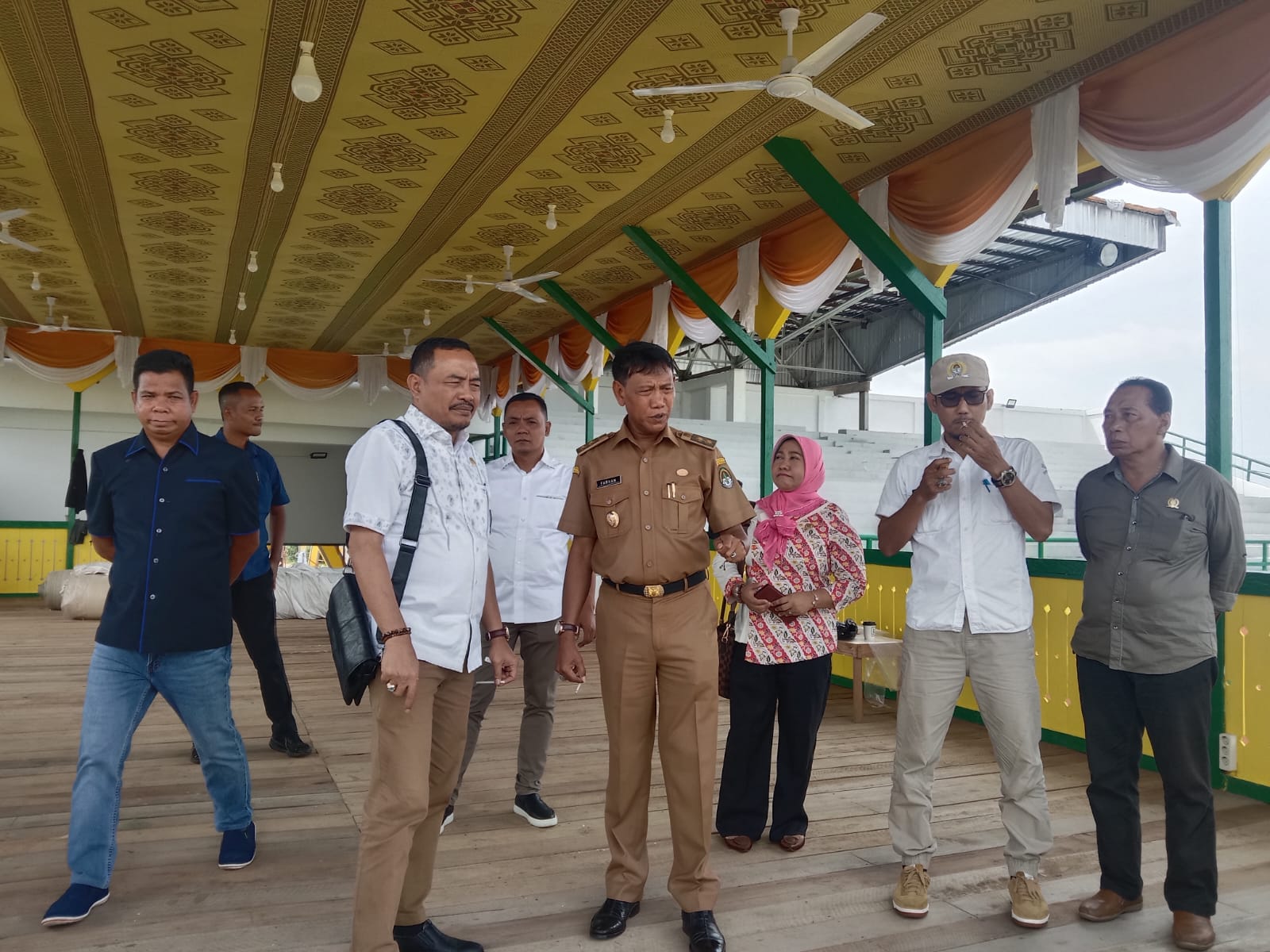 KabarKetapang - Ketua DPRD kabupaten Ketapang M.Febriadi, S.Sos., M.Si di dampingi anggota komisi IV DPRD Ketapang meninjau dua lokasi yang akan menjadi tempat rangkaian kegiatan pelaksanaan Musabaqah Tilawatil Qur'an XXX di Kabupaten Ketapang Kalimantan Barat, Selasa (1/11/2022).