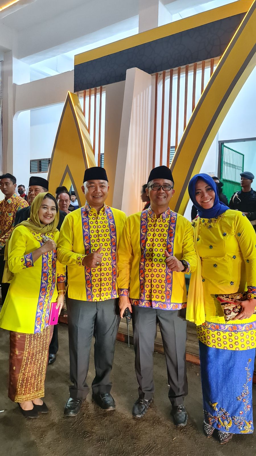 KabarKetapang - Sekda Alex meminta kepada semua pihak untuk mensukseskan MTQ ini sampai selesai dan meminta kepada masyarakat untuk selalu menjaga keamanan dan ketertiban. 