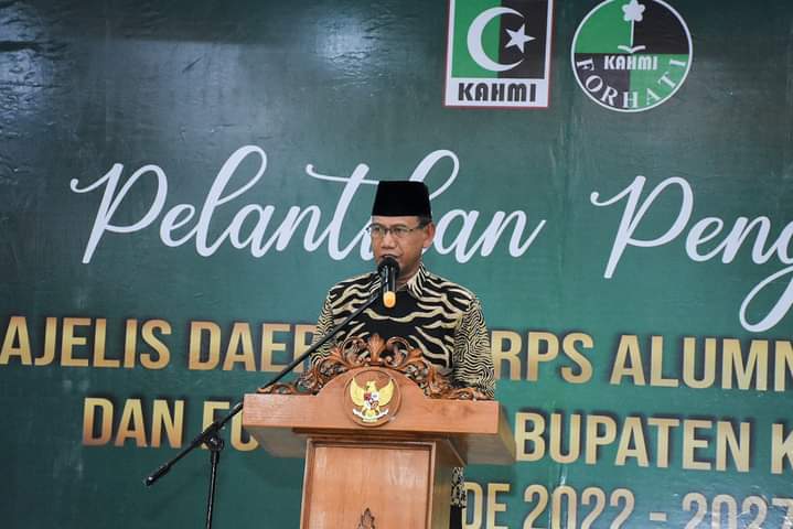 KabarKetapang - Wakil Bupati Ketapang H. Farhan, SE.,M.Si hadiri Pelantikan Majelis Daerah Korps Alumni Himpunan Mahasiswa Islam (KAHMI) dan Forum Alumni Himpunan Mahasiswa Islam-Wati (FORHATI) Kabupaten Ketapang Periode 2022-2027, (18/11/2022).