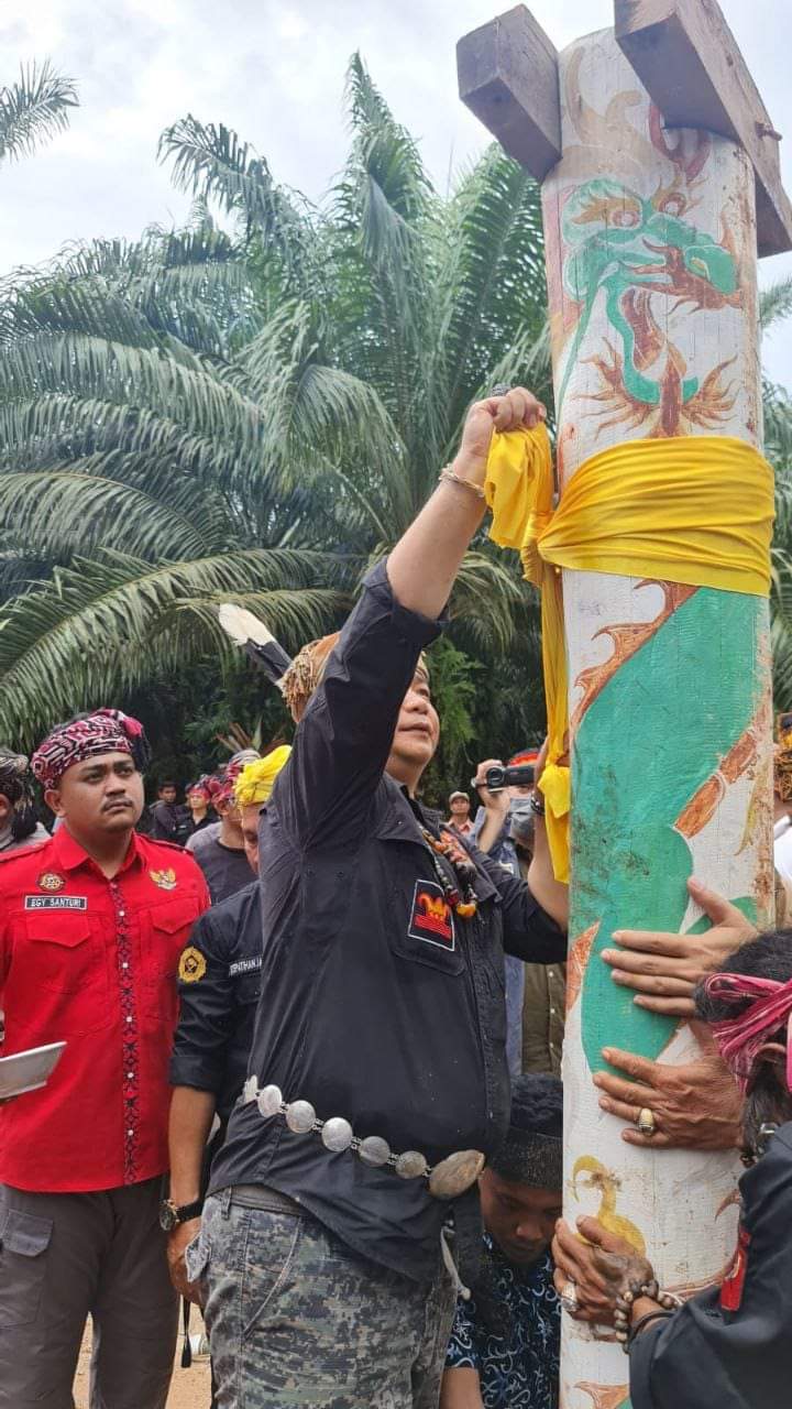 KabarKetapang- Sekda Ketapang Alexander Wilyo menghadiri serta menyelesaikan permasalahan Masyarakat, Koperasi Perkebunan Raya Bataduh dengan PT. Bangun Nusa Mandiri (BNM) Sinarmas. (17/11/2022).