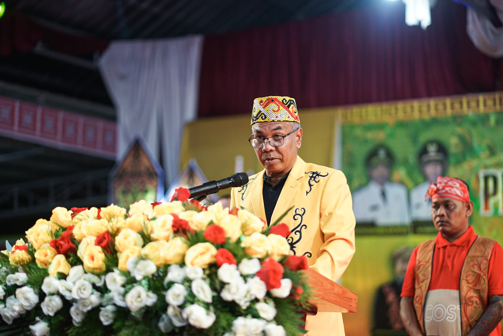 Kabar Ketapang - Bupati Ketapang Martin Rantan Pada Penutupan Pagelaran Pentas Seni dan Pameran Budaya Dayak ke-VIII Dewan Adat Dayak Kabupaten Ketapang, Sabtu (10/12/2022) di Pendopo Bupati.