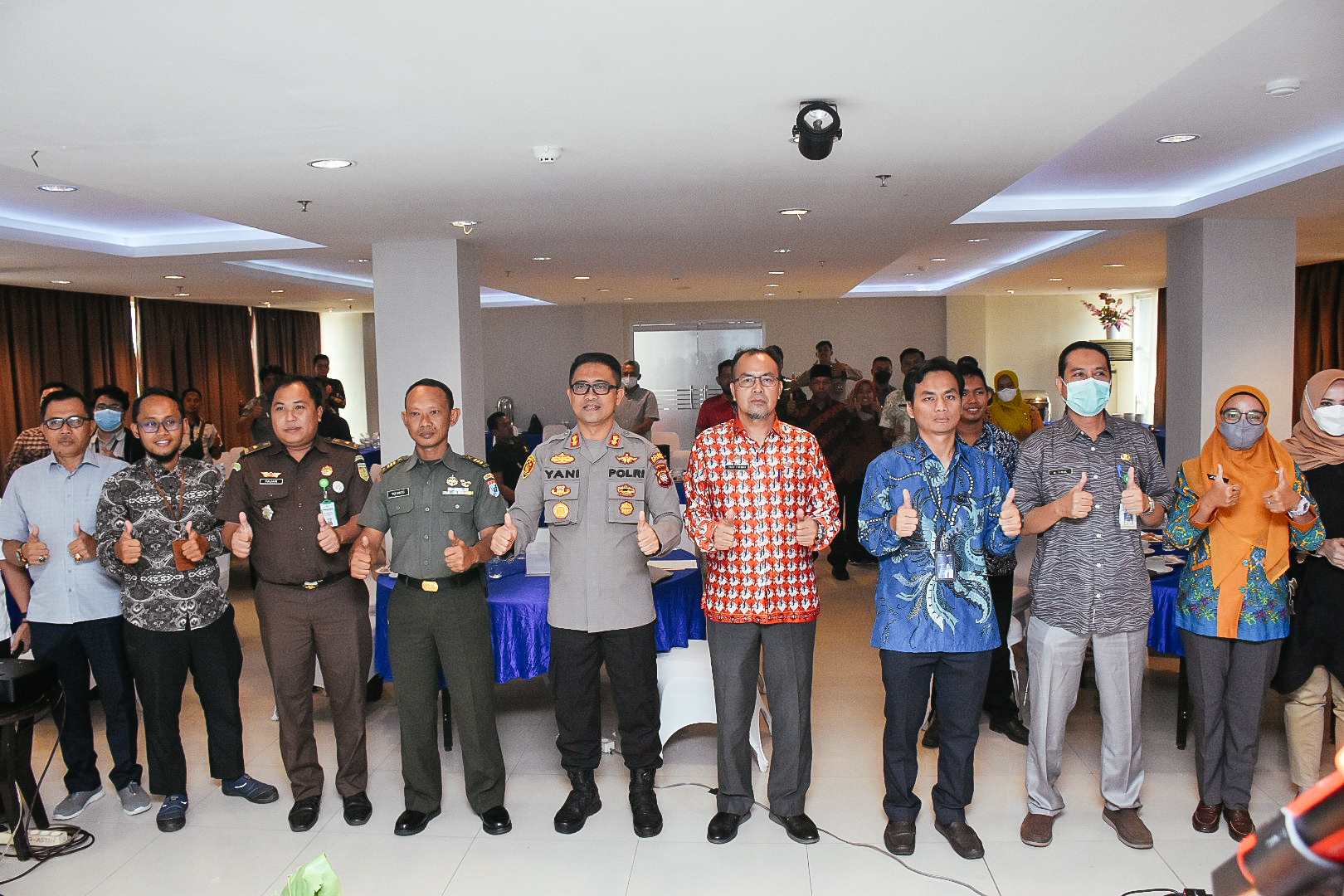 KabarKetapang - Bupati Ketapang melalui Staff Ahli Bupati bidang Ekonomi Keuangan dan Pembangunan Junaidi Firrawan, S.Sos.,ME menghadiri Acara Forum Keselamatan Ketenagalistrikan Bersama Stakeholder yang di selenggarakan PT PLN (Persero) UP 3 Ketapang. (01/12/2022)