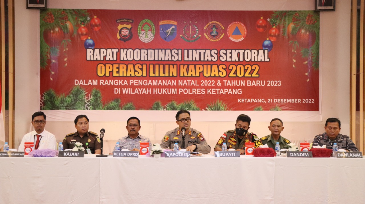 KabarKetapang - Kepolisian Resor Ketapang Polda Kalbar menggelar Rapat Koordinasi Lintas Sektoral (Rakor Linsek) terkait Pengamanan Natal Tahun 2022 dan Tahun Baru 2023 di Kabupaten Ketapang.