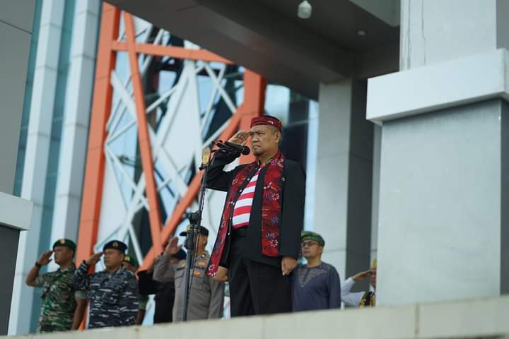 KabarKetapang - Pemerintah Kabupaten Ketapang menggelar Apel Peringatan Hari Ulang Tahun Pemerintah Provinsi Kalimantan Barat ke-66 tahun 2023, pada Sabtu (28/01/2023).
