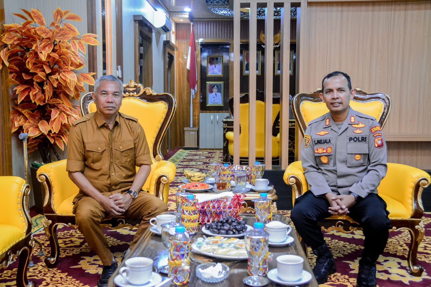 KabarKetapang - Bupati Ketapang Martin Rantan, SH., M.Sos terima kunjungan kerja Kapolres Ketapang AKBP Laba Meliala, S.I.K., MH, Bertempat di ruang kerja Bupati Ketapang, Selasa (31/1/2023).