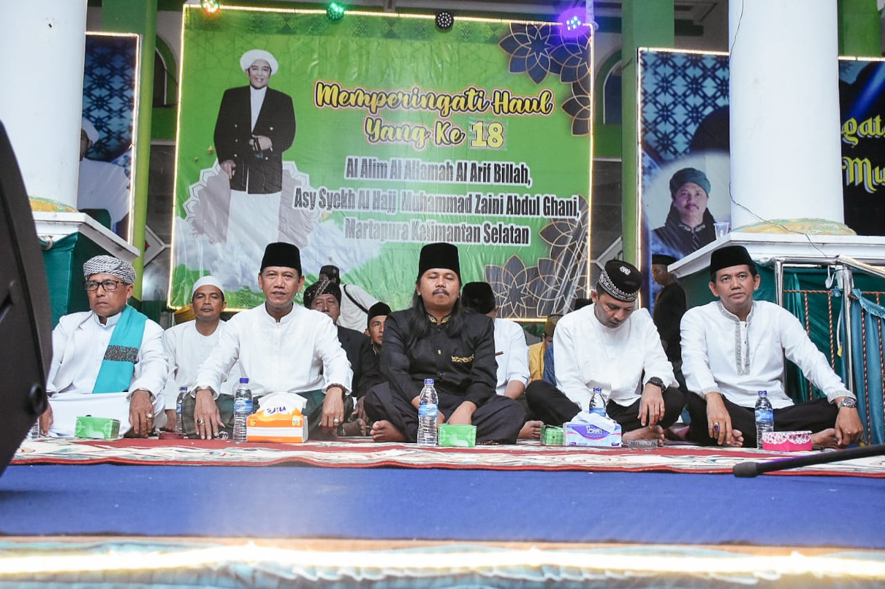 KabarKetapang - Wakil Bupati Ketapang H. Farhan, SE.,M.Si hadiri Peringatan Isra' Mi',raj Nabi Muhammad SAW 1444H/ 2023M dan Haul Guru Sekumpul yang ke-18, pada Rabu (15/02/2023) bertempat di Masjid Silaturahim Desa Sui Kinjil.