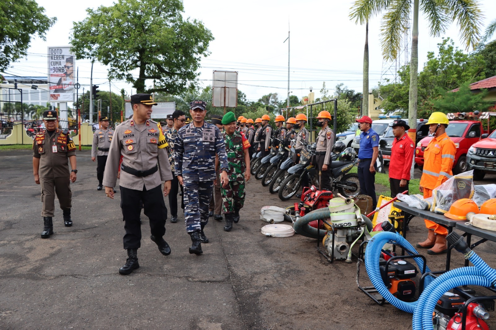 KabarKetapang - Wakapolres Ketapang Kompol Anton Satriadi, memimpin pelaksanaan Apel Gelar Pasukan Operasi Bina Karuna Kapuas Tahap I Tahun 2023 di Halaman Mapolres Ketapang, Kamis 02 Maret 2023, Pukul 07.30 wib.