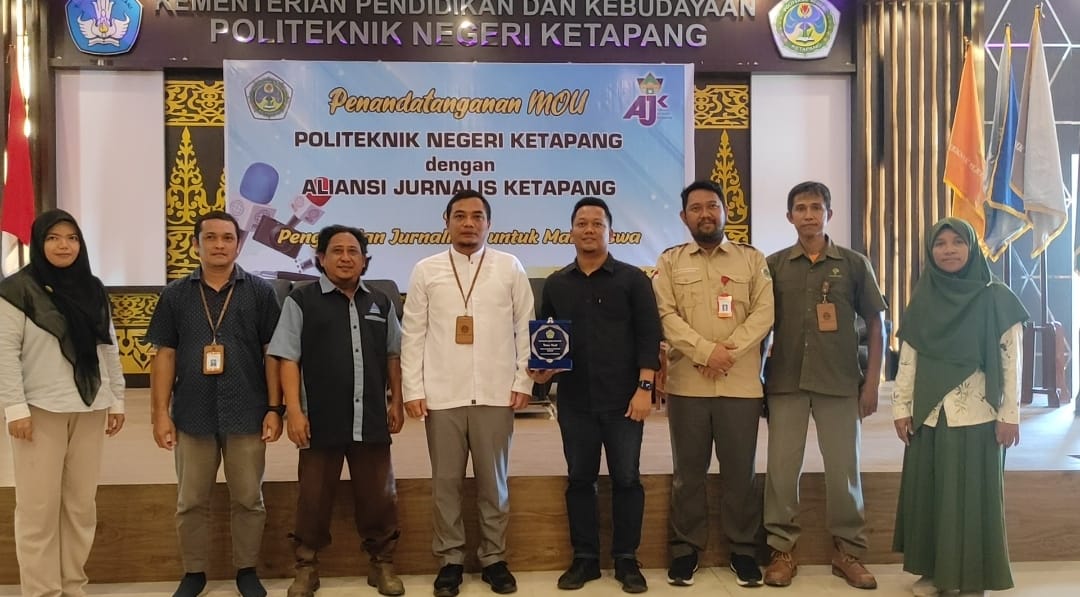KabarKetapang - Aliansi Jurnalis Ketapang (AJK) menggelar kegiatan 'AJK Masuk Kampus' di Politeknik Negeri Ketapang sekaligus penandatangan Memorandum of Undetstanding (MoU) kerja sama antara AJK dengan Politeknik, Selasa (21/3/2023).