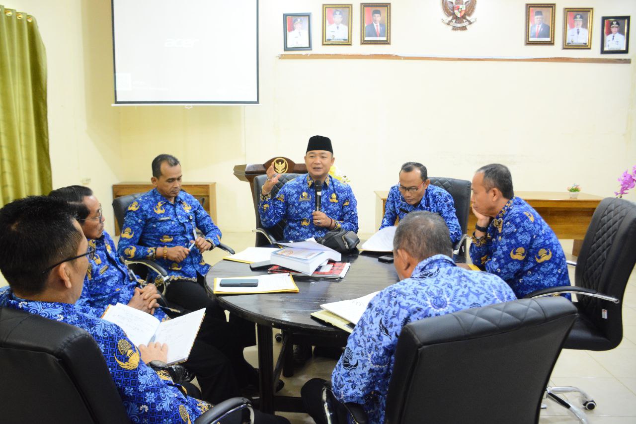 kabarketapang - Berdasarkan surat dari Kemenpan RB nomor B/521/M.SM.01.00/2023 tanggal 14 Maret 2023 perihal Pengadaan ASN (Aparatur Sipil Negara) Tahun 2023, disebutkan dalam rangka pemenuhan Kebutuhan Aparatur Sipil Negara (ASN) dilingkungan Pemerintah tahun 2023, setiap instansi Pemerintah wajib menyusun kebutuhan jumlah dan jenis jabatan ASN.