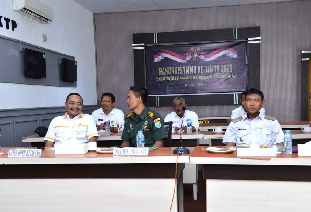 KabarKetapang - Secara virtual Ketua DPRD ketapang M. Febriadi, S.Sos,M.Si bersama Wakil Bupati Ketapang H. Farhan, SE., M.Si mengikuti rapat koordinasi teknis (Rakornis) Program TNI Manunggal Membangun Desa (TMMD) Ke 116 TA 2023, berlangsung di Makodim 1203/Ktp, Rabu (3/5/2023).