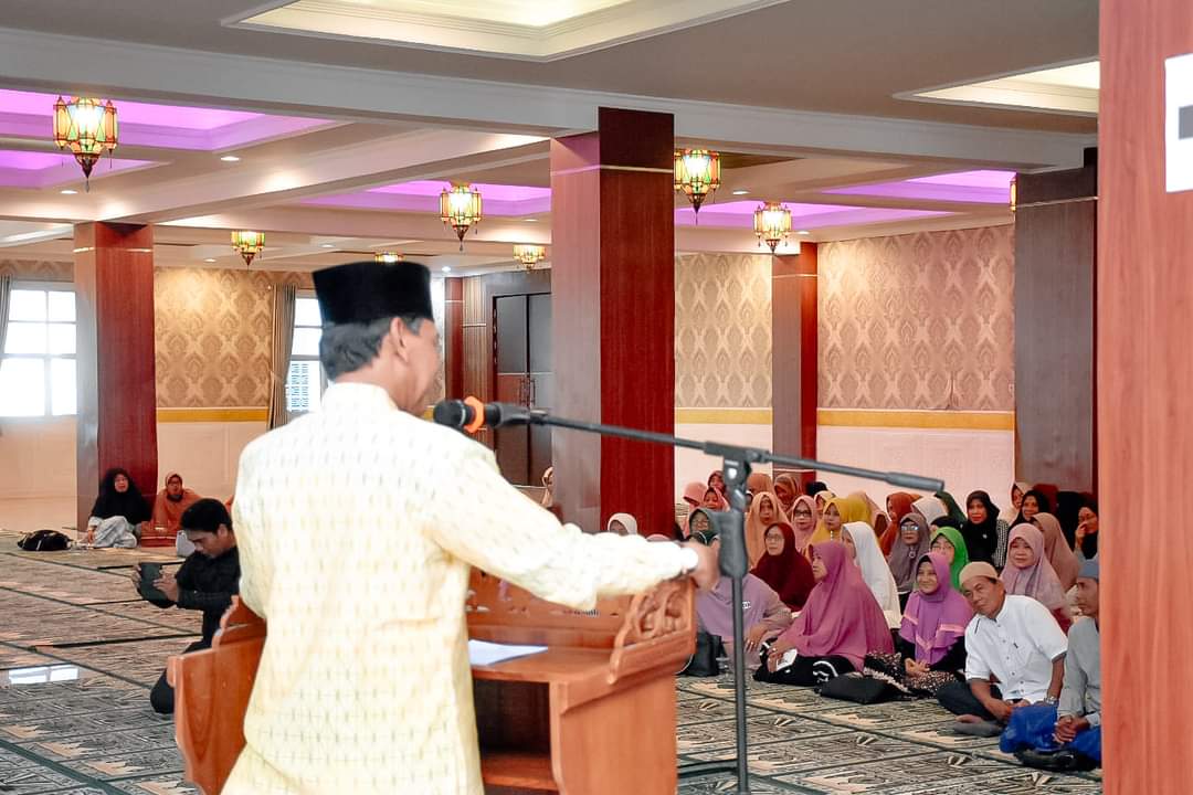 KabarKetapang - Wakil Bupati Ketapang H. Farhan, SE.,M.Si mengatakan bahwa Pemda Ketapang akan memfasilitasi transportasi Calon Jemaah Haji (CJH) dari Ketapang ke Pontianak dan sebaliknya.