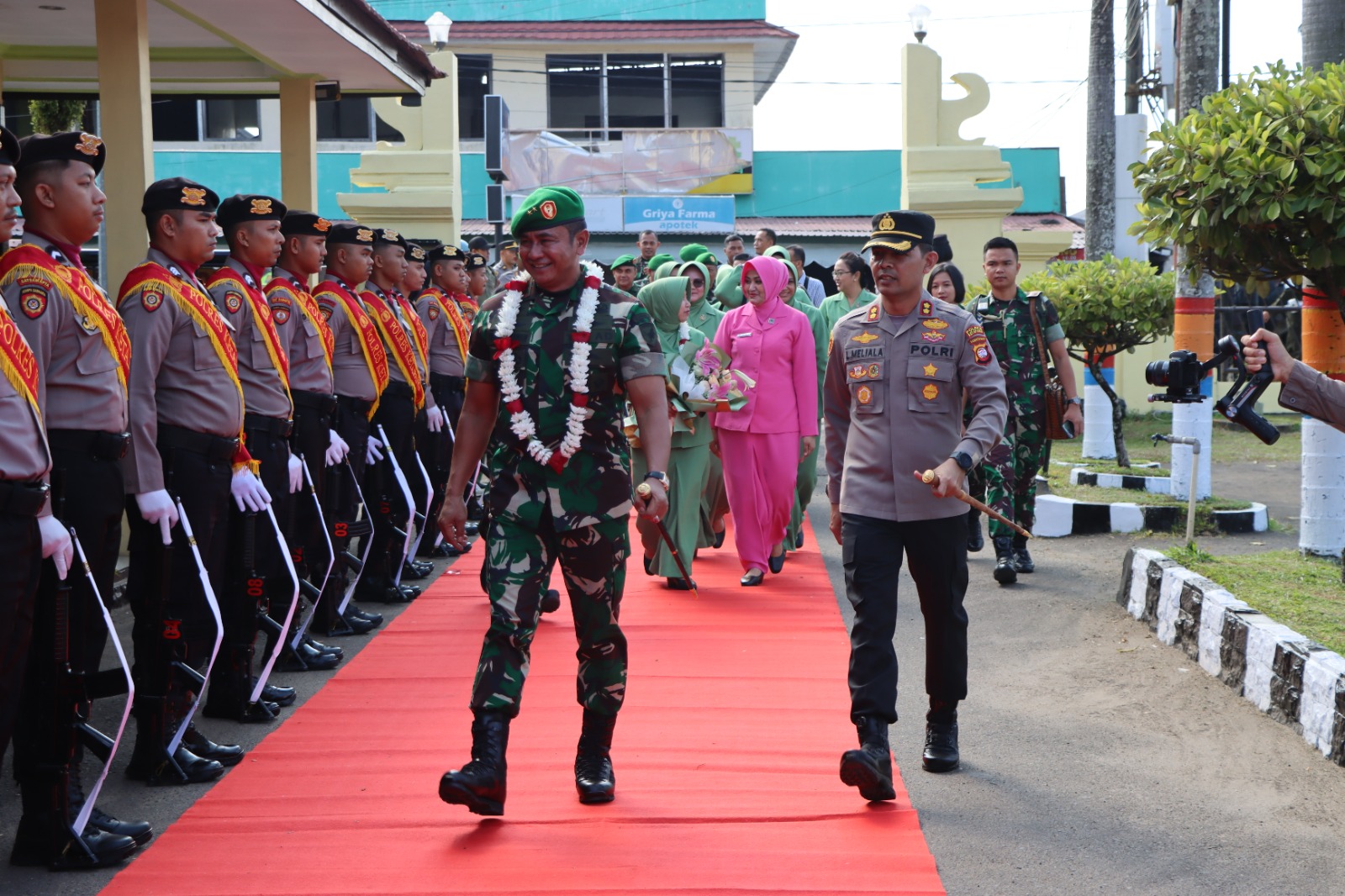 KabarKetapang - Polda Kalbar - Pangdam XII Tanjungpura Mayjen TNI Iwan Setiawan dalam kunjungannya ke Kabupaten Ketapang, menyempatkan untuk berkunjung ke Polres Ketapang, pada Kamis (25/05/2023).