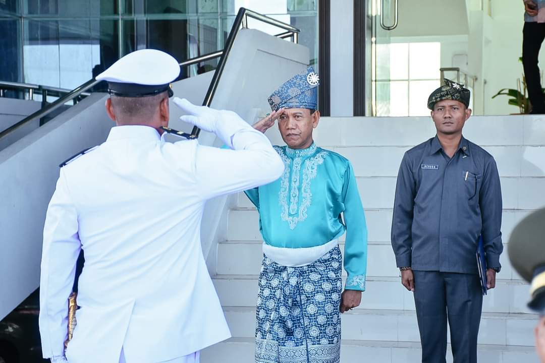 KabarKetapang - Pancasila dan nilai-nilai yang dikandungnya merupakan falsafah dasar, pandangan hidup bangsa, dasar negara, ideologi, kekuatan, pemersatu bangsa dan sumber segala sumber hukum negara.