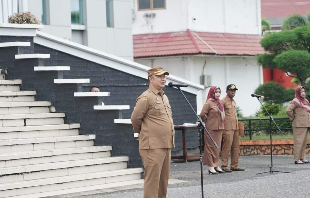KabarKetapang - Sekretaris Daerah Kabupaten Ketapang, Alexander Wilyo, S. STP., M. Si. Menghimbau seluruh ASN dan Non ASN supaya bekerja dengan Ikhlas, professional, dan amanah. Itulah yang seharusnya dijadikan pegangan oleh para pegawai dalam memberikan pelayanan kepada masyarakat sampai pensiun dan itu juga kata Sekda karena merupakan bagian dari ajaran agama.