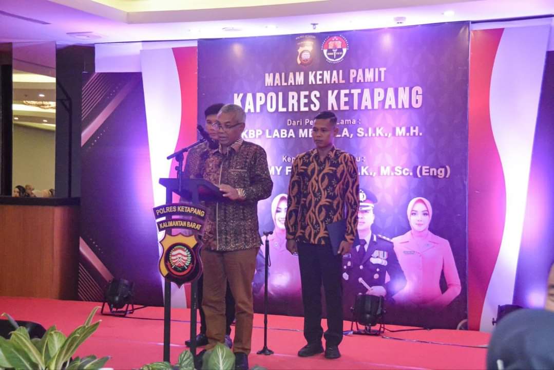 KabarKetapang - Bupati Ketapang Martin Rantan, SH.,M.Sos didampingi Sekretaris Daerah Ketapang Alexander Wilyo, S.STP.,M.Si menghadiri Pisah Sambut Kapolres Ketapang, pada Rabu (12/07/2023) bertempat di Hotel Nevada Ketapang.