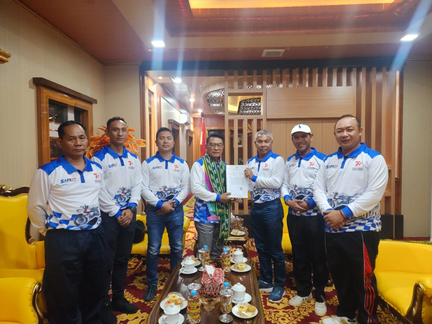 KabarKetapang - KSP Moeldoko Berkunjung Kekantor Bupati Ketapang yang disambut langsung Bupati didampingi Wakil Bupati dan Sekda. (Jumat 21 Juli 2023)