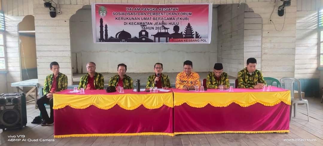 KabarKetapang - Forum Kerukunan Umat Beragama (FKUB) Kabupaten Ketapang, yang saat ini dinahkodai oleh Drs. Heronimus Tanam, ME menggelar sosialisasi sekaligus pembentukan FKUB di empat Kecamatan.