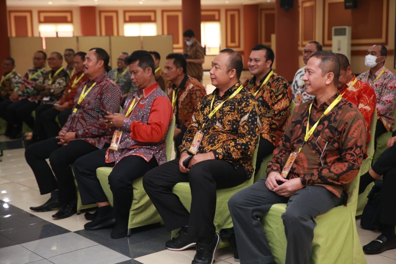 KabarKetapang - Sekretaris Daerah (Sekda) Kabupaten Ketapang, Alexander Wilyo, S.STP, M.Si mengikuti Pelatihan Kepemimpinan Nasional (PKN) Tingkat 1 Angkatan LVIII (58) Lembaga Administrasi Negara (LAN-RI) Tahun 2023. Sekda Ketapang menjadi satu-satunya perwakilan dari pulau Kalimantan.