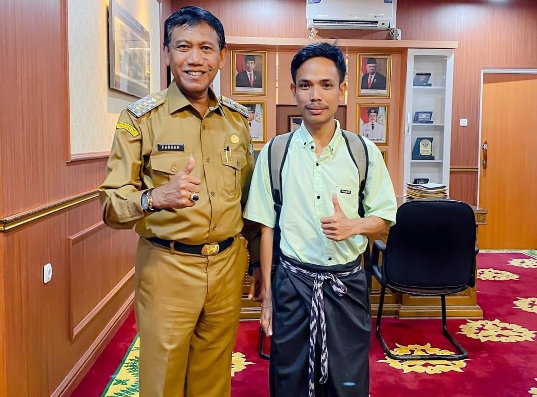 KabarKetapang - Seorang pemuda asal Desa Menyumbung, Kecamatan Hulu Sungai Kabupaten Ketapang, Yohanes Budi Tarsan membuat harum nama daerah asalnya.