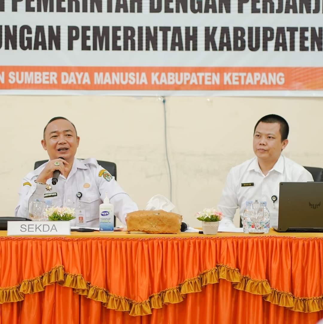 KabarKetapang - Sekretaris Daerah Kabupaten Ketapang Alexander Wilyo, S.STP.,M.Si menjadi narasumber Kegiatan Orientasi Pegawai Pemerintah Dengan Perjanjian Kerja (PPPK), pada Rabu (09/08/2023) bertempat di Gedung Diklat BKPSDM Ketapang.