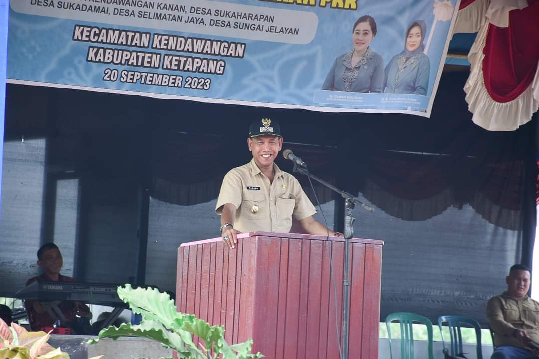 Gambar Wakil Bupati Ketapang Farhan Saat Memberikan Kata Sambutan Pada Pelantikan PKK di Kendawangan. (IS) 