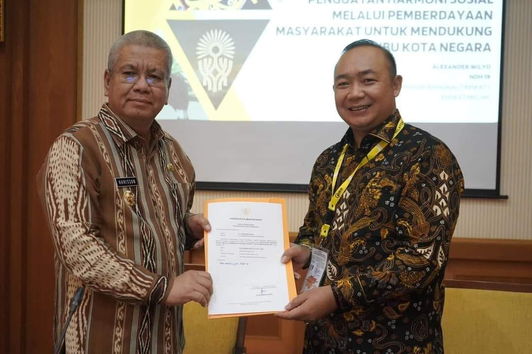 Gambar Sekda Ketapang Alexander Wilyo (kanan) Bersama Pj. Gubernur Kalbar Horisson. (IST)