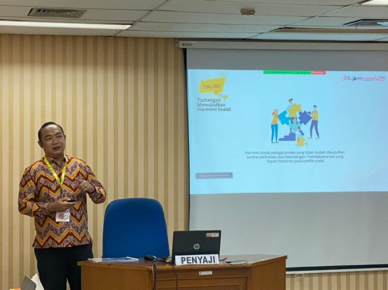 Gambar Sekda Ketapang Alexander Wilyo Saat Memaparkan Materi Gagasannya. (IS) 