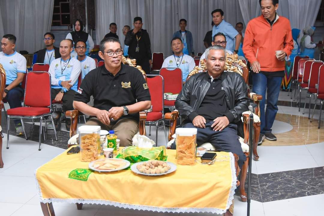 Gambar Bupati Ketapang (kanan) Bersama Ketua Panitia Napak Tilas Menyaksikan Festival Kreatifitas Pemuda. (IS) 