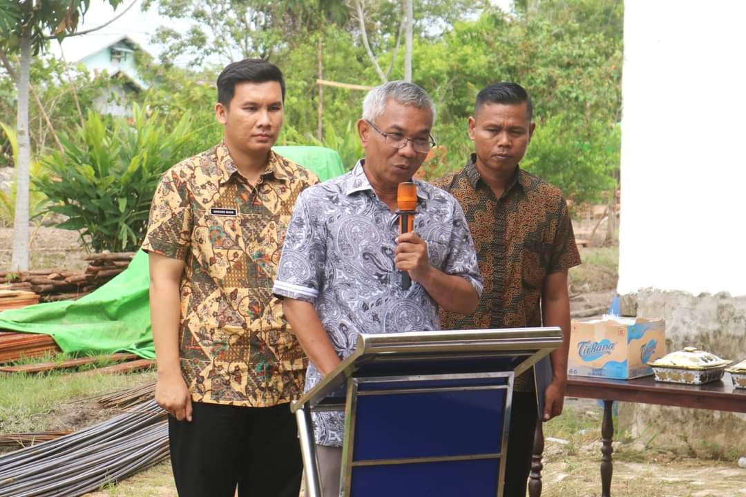 Gambar Bupati Ketapang Saat Memberikan Kata Sambutan Dalam Kegiatan Peletakkan Batu Pertama Pembangunan Rumah Adat Madura. (IS) 