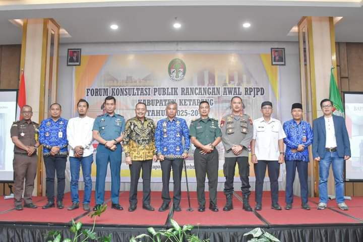 Gambar Bupati Ketapang Foto Bersama Unsur Forkopimda Ketapang Pada Acara Tersebut. (IS) 