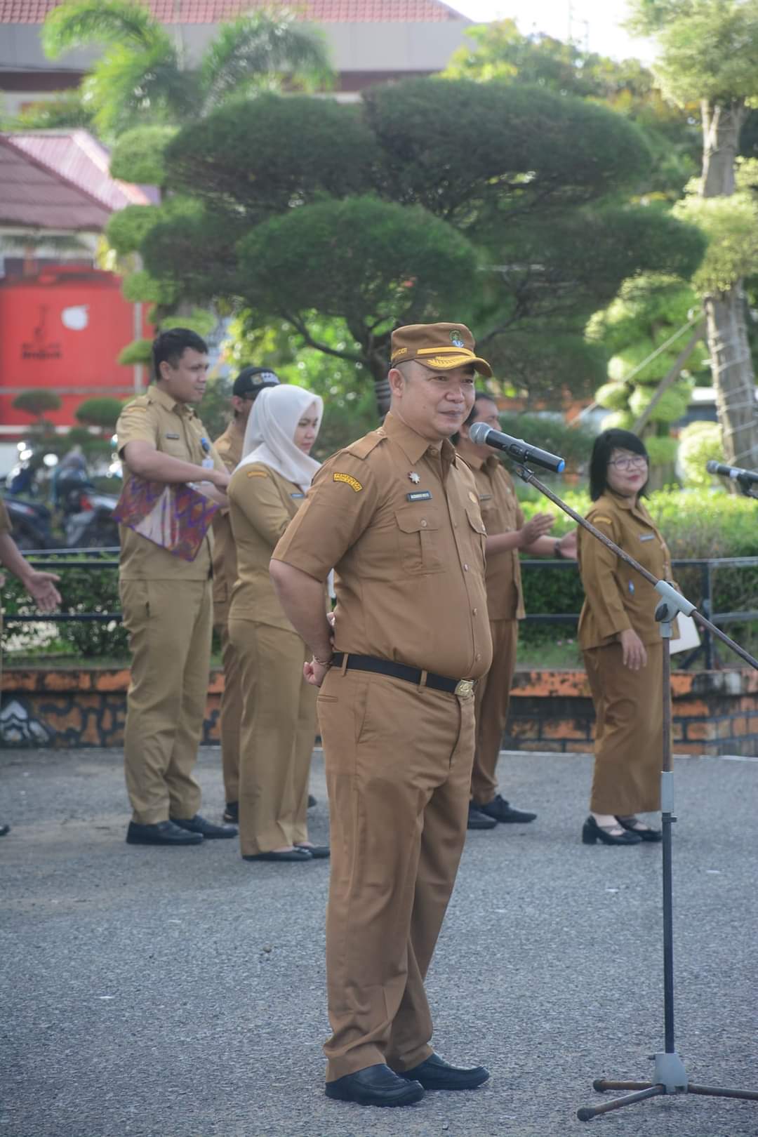 Gambar : Sekda Ketapang Saat Pimpin Apel Dilingkungan Pemkab Ketapang. (IST) 