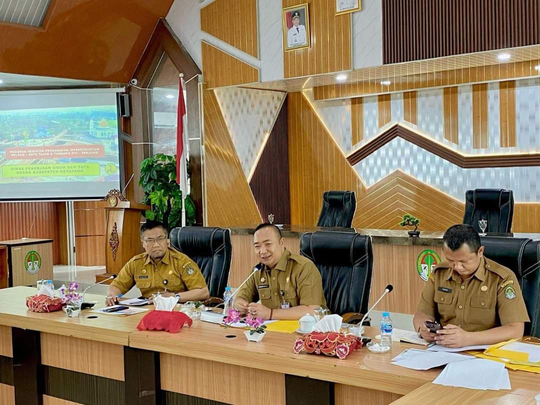 Gambar : Sekda Ketapang Saat Pimpin Rapat Koordinasi