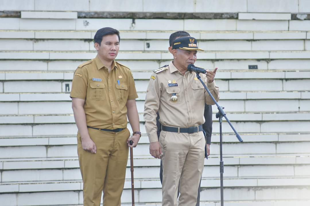 Gambar : Bupati Ketapang Saat Pimpin Apel Gabungan ASN. 