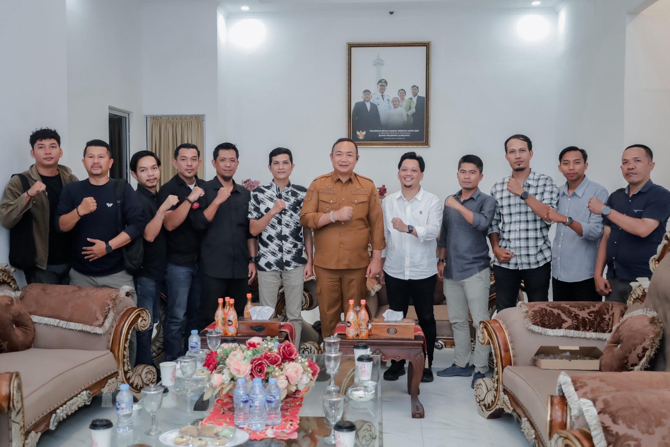 Foto Bersama Pengurus AJK Dengan Bupati Ketapang