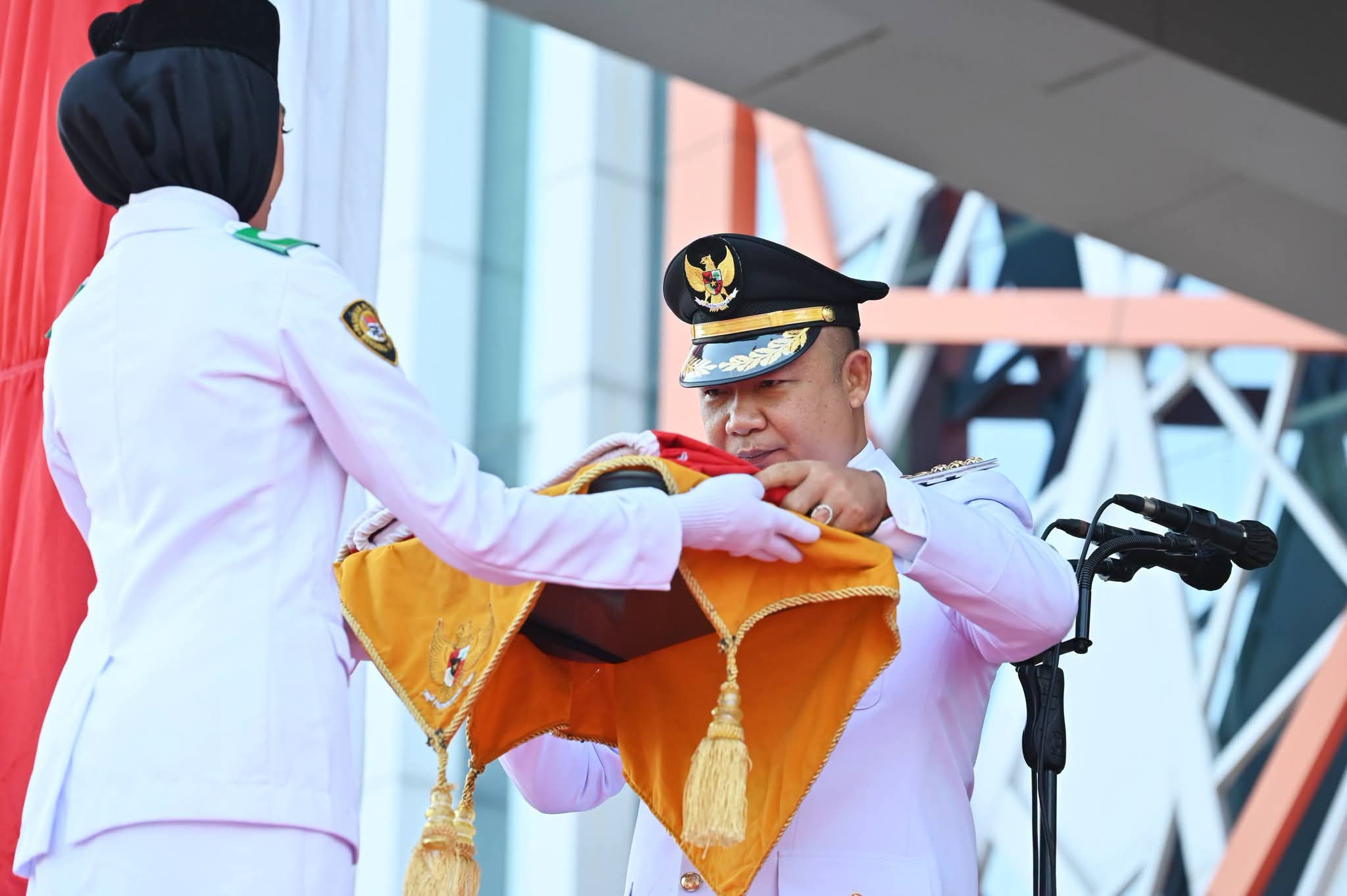 Bupati Ketapang Terima Bendera Pusaka Merah Putih